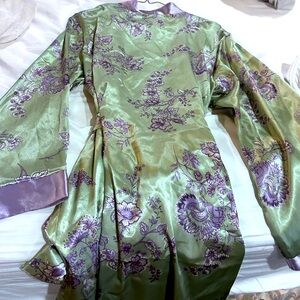 Womens robe, Halston, Size 1X, green and lavender, nylon, like new